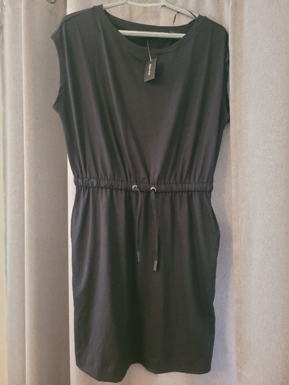 Sleeveless dress